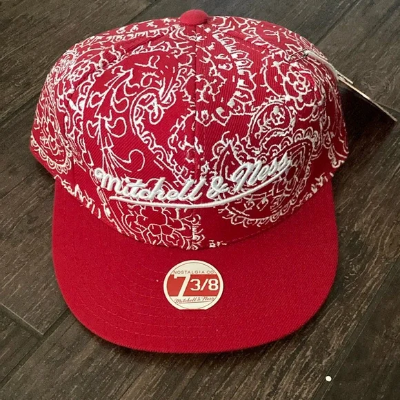 Mitchell & Ness Red fitted Cap - Picture 1 of 5
